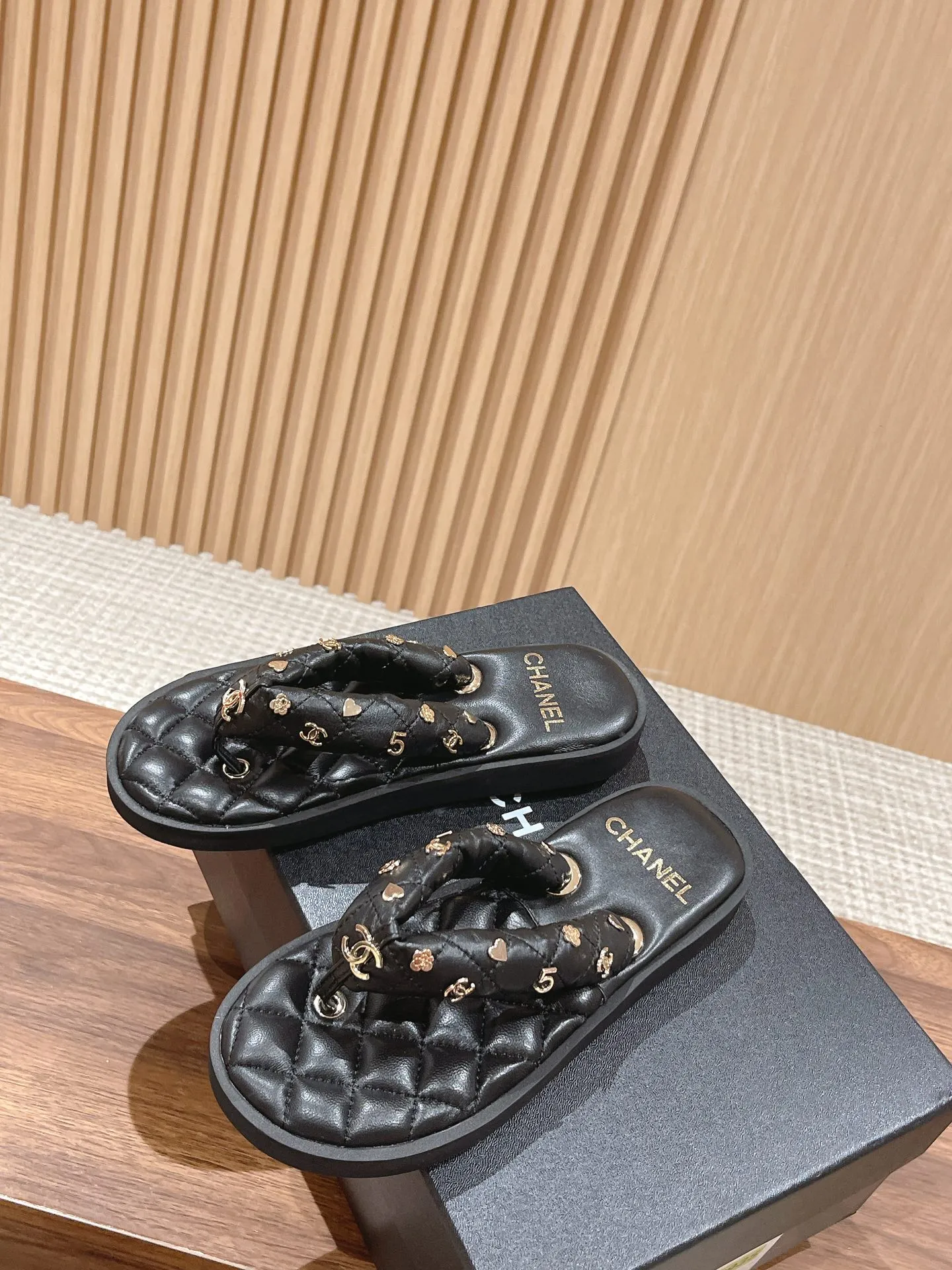 👟👟Ex-factory price 400👟👟 Women's Shoes Women's Clothing Women's Shoes Factory CHANEL Chanel's new 2023 early spring flip-flops, a spring must-have, goddess series, with the elegant and ladylike temperament of Xiangjia, super attractive and irresistible.  Made of original imported top-grade sheepskin material, original molded hardware buckle #electric embroidery. The midsole is wrapped with imported sheepskin, which is soft and comfortable. Original molded lightweight and wear-resistant velvet outsole Size: 35-40M